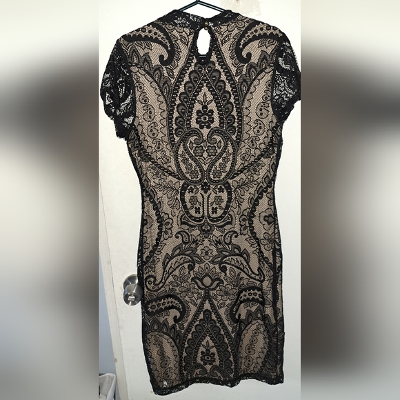 Black lace dress - Picture 2 of 5